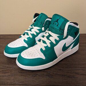 Jordan 1 Lucky Green Sneakers DQ8423-301 6Y